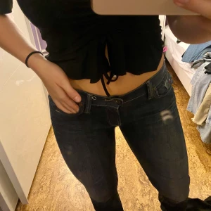 Vintage jeans - Säljer dessa vintage Tommy hilfiger jeans;) spegeln är smutsig, INTE byxorna!! 