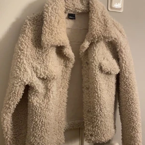Teddyjacka!  - Ganska tunn och jätteskön Teddyjacka från Gina Tricot💖💖