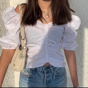 Puffärmad topp!💕💕 - Superfin topp från Junkyard!✨ har endast använt den två ggr så den är i superbra skick! 170kr💖