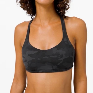 Lululemon sports bra - Säljer denna superfina sport-bh , från lululemon som tyvärr inte passade mig🦋