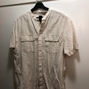 Linneskjorta - Beige linneskjorta. Använd 2 gånger.