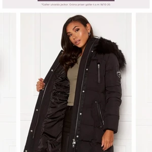 Rockandblue vinterjacka  - Vinterjacka från rockandblue i fint skick strl 36. Fake päls i och runt luvan, pälsen är fin (svårt att få på bild). Använd några gånger förra året. Nypris ca 4000kr jag Säljer den för 1500 + frakt 💙