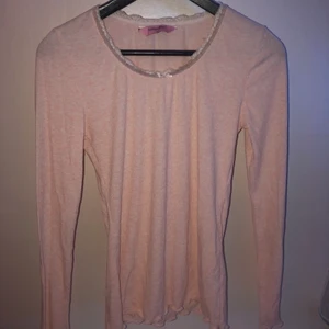 Ljusrosa mjuk tröja - Ljusrosa mjuk tunn tröja från Hunkemöller, storlek XS, som ny!