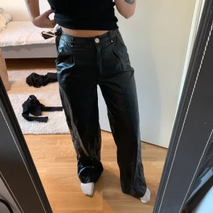 Flare skinnbyxor - Högmidjade! 