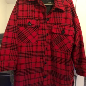 Rutig höstjacka helt ny - Rutig jacka trend.Helt ny!