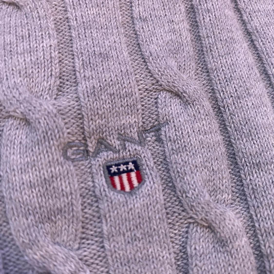 Grå kabelstickad tröja från GANT, storlek XS - 91