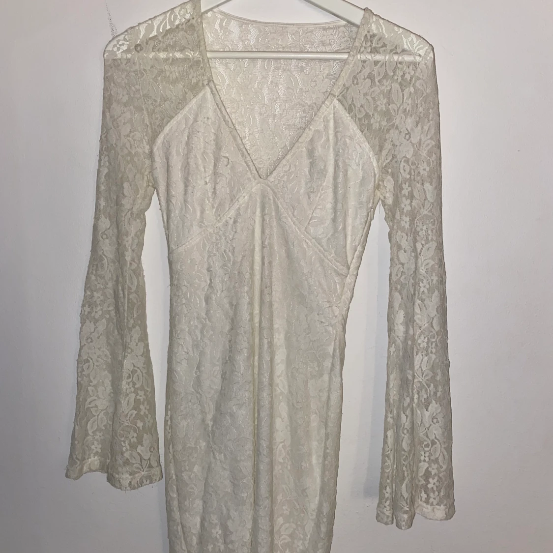 Vit spetsklänning 