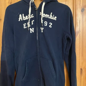 Tjocktröja abercrombie & fitch  - I bra skick. Storlek M. 