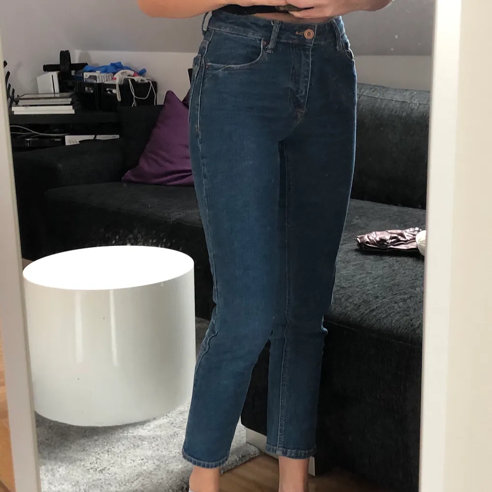 Så fina och bekväma momjeans. Perfekt passform men lite korta på mig (178cm) 💜💜 . Jeans & Byxor.