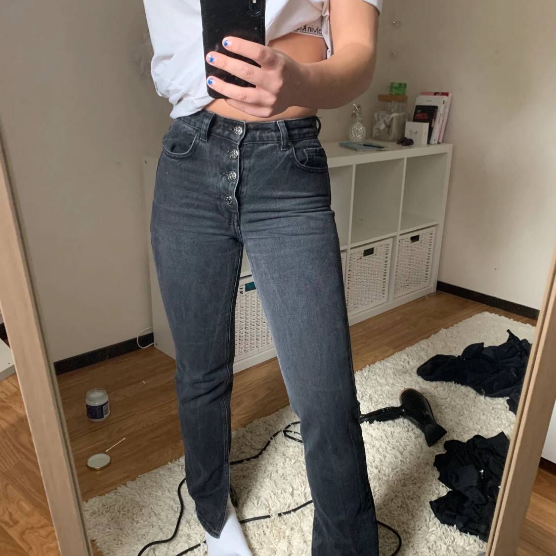 svarta jeans med slits