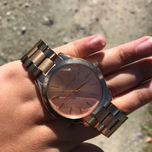 Mickel kors klocka💕 - Mickel kors klocka den är äkta pris kan diskuteras💕