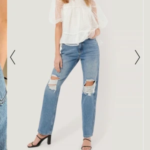 Håliga jeans Nakd - Säljer dessa snygga Jens då de tyvärr har blivit för små. Om fler än en är intresserad startas budgivning.🤗 frakt på 79kr tillkommer