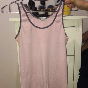 Rosa linne  - Rosa linne. Frakten står ni för (63kr)