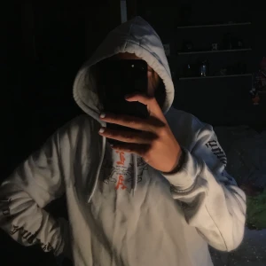 Cool tröja storlek M - Bra skick använt få ggr 