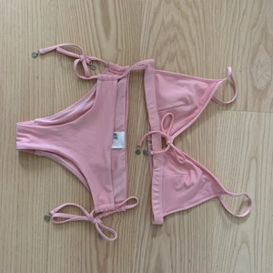 Hm bikini  - Knappt använd bikini från Hm. Ilägg finns! 40 i toppen (ganska liten i storlek) och 38 i trosorna (normala) 👙