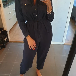 Navy blue workwear jumpsuit - Navy blue jumpsuit - worn once . Labelled as size 40 - can go for sizesM - L. 