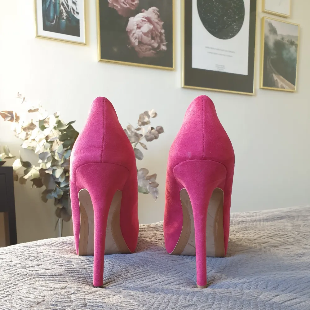 once worn high heels from bershka - size 38 - very comfortable. Skor.
