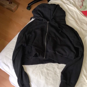 Jättefin tröja ifrån bikbok! - Så skön tröja ifrån bikbok, säljes på grund av att jag inte använder den längre!