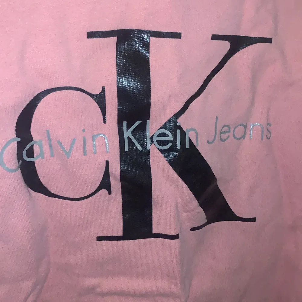  Knappt använd Calvin Klein tröja . Tröjor & Koftor.