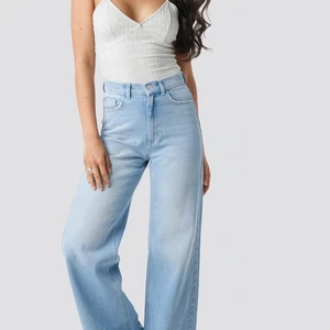 NAKD jeans - Slutsålda NAKD jeans som är vida nertill. Köpta för 600kr, buda från 200kr💕
