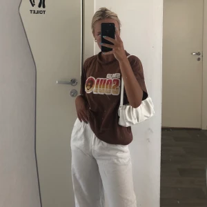 Secondhand - Köpt på secondhand, men en jätte snygg tshirt som inte längre kommer till användning längre💕 + frakt