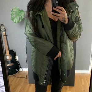 Vinterjacka från ZARA!  - Varm och go vinterjacka från Zara i storlek S! 100+frakt! ✨