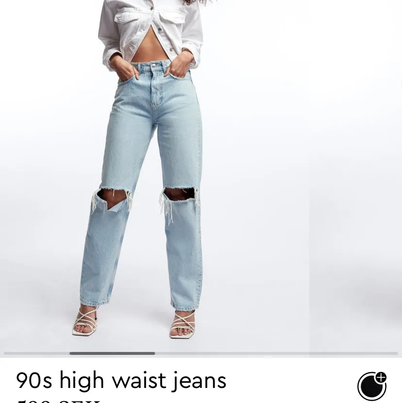 Säljer ett par oanvända jeans med slitningar vid knäna i storlek 36 från gina tricot, då de var för stora och för långa på mig:( (jag är 165) budningen avslutas 30:e kl 18:00😇✨ budet ligger just nu på 650. Jeans & Byxor.