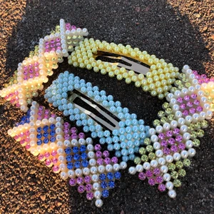 Hårspännen🤩💕 - Pärl och glitter-hårspännen💖🤩Så fina till sommaren💜Olika färger, frakt tillkommer💗Finns bara ett visst antal🤍