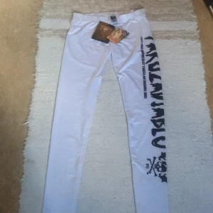 YAKUZA F⚡️CK SOCIETY - NYA oanvända lite glansiga tights vita.Ord pris 399:- Etiketter och prislapp kvar. Jag tar 200:- portot är 44:-  men det kan vi dela på  😁           