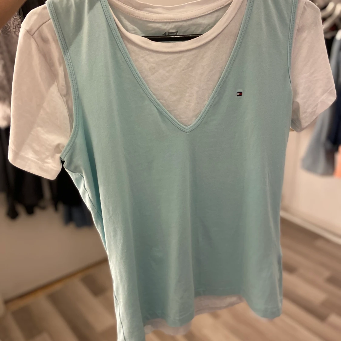 Tommy hillfiger  - 90