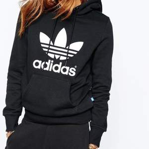 Adidas hoodie i str S. 