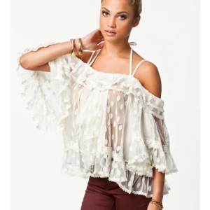  - Ljuvlig blus från Lise Sandahl,onesize som passar S/mindre M. Använd vid ett tillfälle och är i nyskick. Slutsåld och väldigt populär.
Nypris på Nelly: 1099:-
