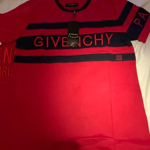 Givenchy  - Helt ny, finns i flera storlekar
