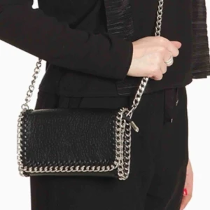  - Axelremsväska från scorett! Sparsamt använd Den mindre modellen. Kan frakta