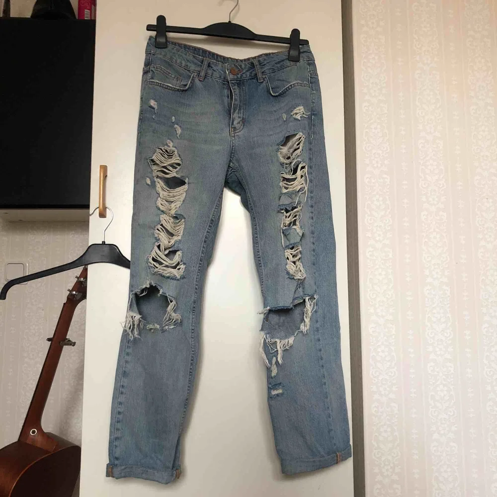 Ett par boyfriend jeans från Never Denim Kan mötas upp i Stockholm! Annars betalar köparen för frakt ⭐️. Jeans & Byxor.