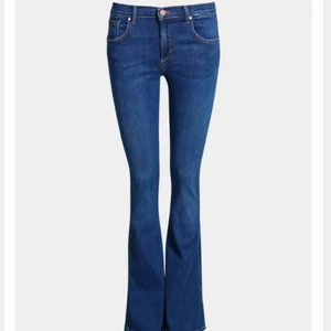  - Bootcut-jeans från bikbok, strl xs, normalhög midja. Köpta för 599 kr, säljer för 350 kr hade jag tänkt mig då de är i nyskick eftersom de är använda endast en gång!!🌟