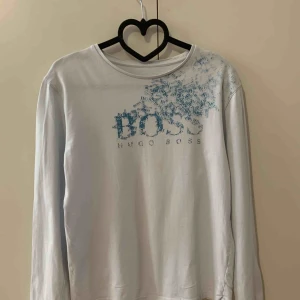  - Topp i storlek xs, fin skick, finns i Odenplan Stockholm, 20kr för porto