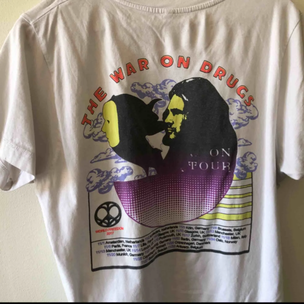 Bandtröja The War On Drugs från turnén 2017. T-shirts.