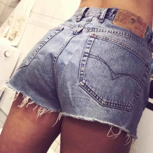  - Avklippta jeansshorts från Diesel. Säljes pga för stora för mig! Frakt tillkommer 