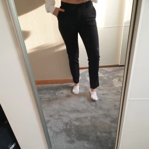  - Supersnygga kostymbyxor från H&M, använda fåtal gånger  Orginalpris 199kr  Pris går att diskutera  Kan mötas upp i Stockholm eller skicka mot frakt för 18kr 