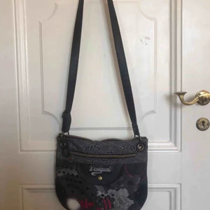  - -Nästan helt oanvänd -bra förvaring -original pris ca 300kr 