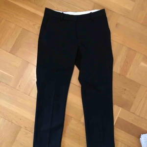  - Helt nya kostymbyxor. Frakt tillkommer 