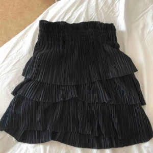  - Kjol i storlek S använt skick men fin ändå