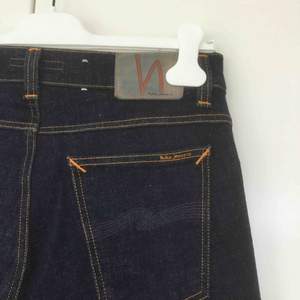 Nudie jeans i modell ”tight terry” rak & slimmad. Unisex. Aldrig använda pga fel strl. 