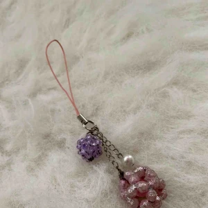  - hängsmycke, finns i Odenplan Stockholm, 10kr för porto.