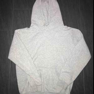 🖤Grå hoodie från bikbok🖤
