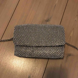  - En sjukt cool midjeväska från Topshop! Använd en kväll så i nyskick!