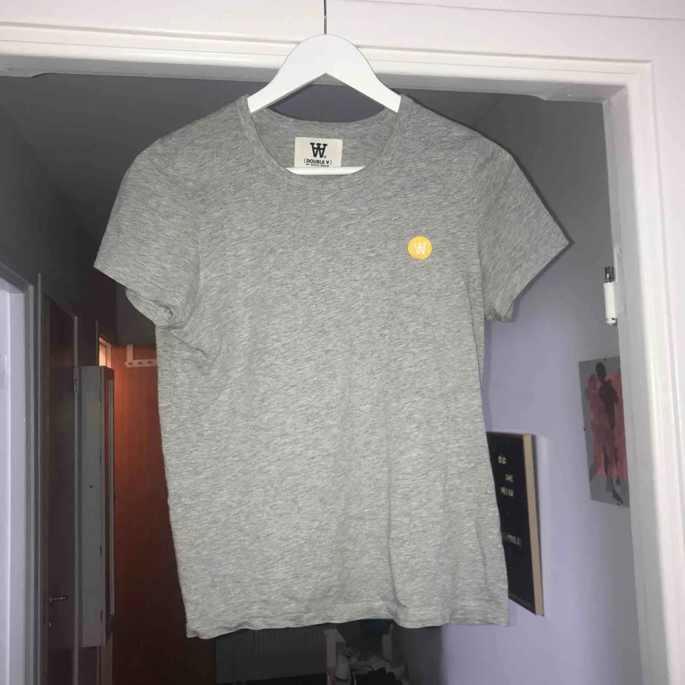 grå woodwood tisha som aldrig är använd 💘 köparen står för frakten. T-shirts.
