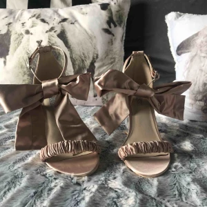  - Strl 39 , aldrig använd 😂🤦🏻‍♀️