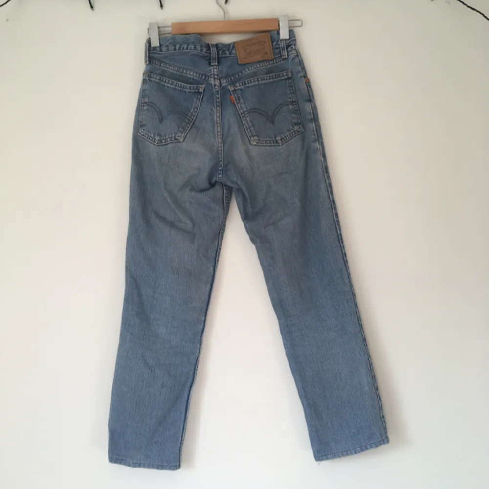 Levis jeans. Super fina! W: 28, L: 34. Hör av dig om du vill ha fler bilder💓. Jeans & Byxor.